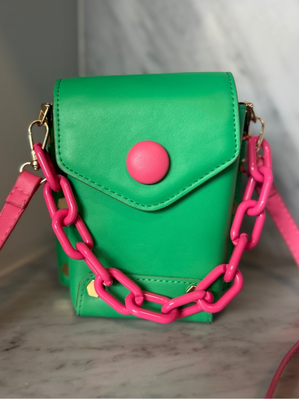 Green Mini Crossbody Camera Bag with Pink Chain and Strap - NWOT - Picture 3 of 12